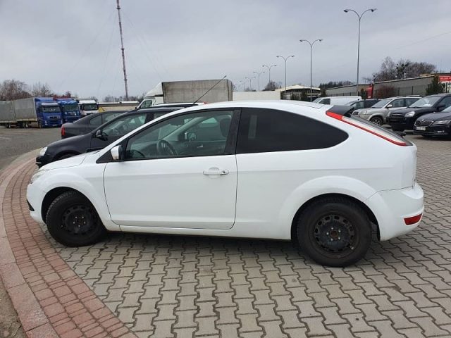 Ford Focus Купе 2009 вид сбоку