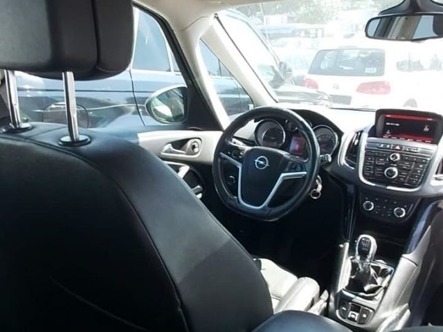 Салон Opel Zafira