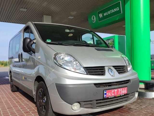 renault-trafic-passenger-06