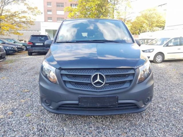 9 местный пассажирский микроавтобус Mercedes Vito