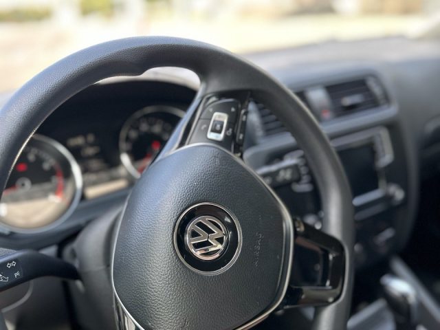 volkswagen_jetta-4